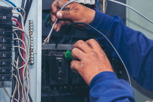 Best Local Electrician Companies  in Farmingdale, NY